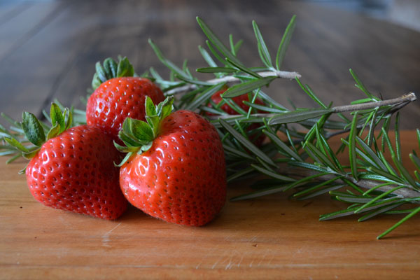 Strawberry Rosemary Shrub | rickandkathy.com